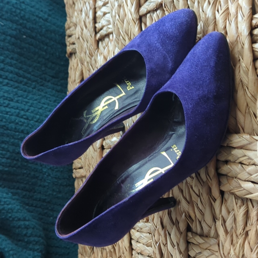 YSL pumps RESERVED